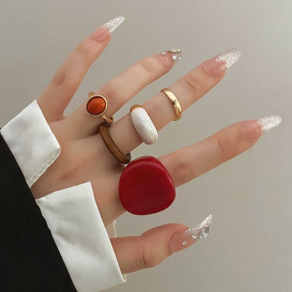 Кольца группы Iparam Новые модные кольца, установленные для женщин, преувеличенных красной смолы Эмаль Дерево геометрического кольца пальца панк модные украшения P230411