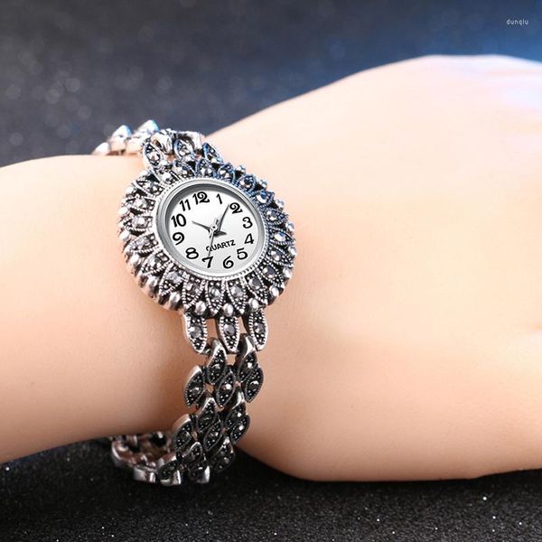 Relógios de pulso pulseira de liga pequena dial elegante senhoras relógio vintage antigo tibetano prata quartzo relógio de pulso para mulheres pulseira de luxo relógios