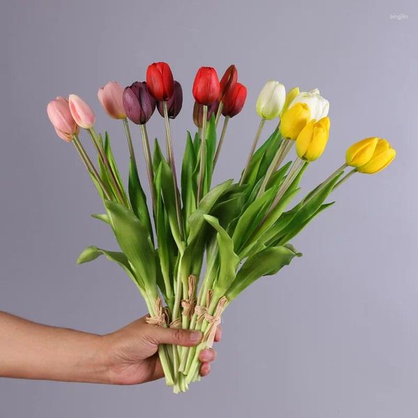 Fiori decorativi 5 pezzi morbido silicone al tatto tulipano fiore artificiale decorazione della tavola simulazione bouquet a 5 teste