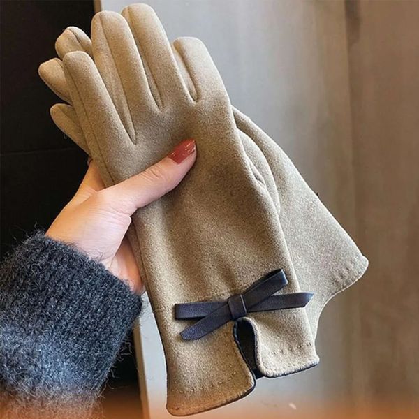 Перчатки Дизайнерские перчатки Зимние женские с бантиком Утолщенные плюшевые перчатки для езды на электромобиле Холодные и теплые стильные перчатки с сенсорным экраном