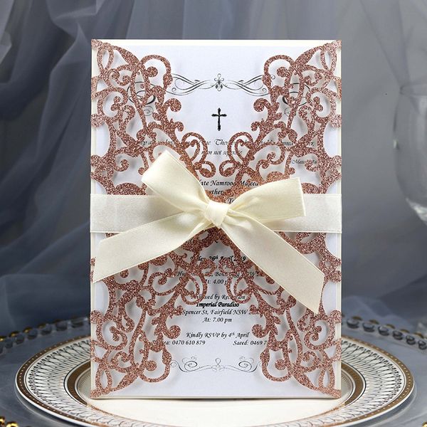 Cartões de felicitações 50pcs Glitter Paper Laser Cut Invitations Casamento