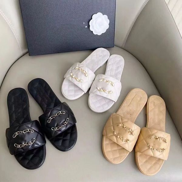 En kaliteli kadın tasarımcı terlik slaytları sandalet patikleri yaz sandles ayakkabıları moda düz l klasik marka gündelik kadın dikenler kaydırıcıları plaj yaz sandaletleri