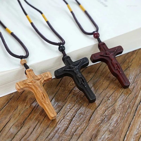 Pingente colares católico crucifixo cruz jóias ébano olive madeira rosewood masculino cruzes estátua amarga corda colar religioso
