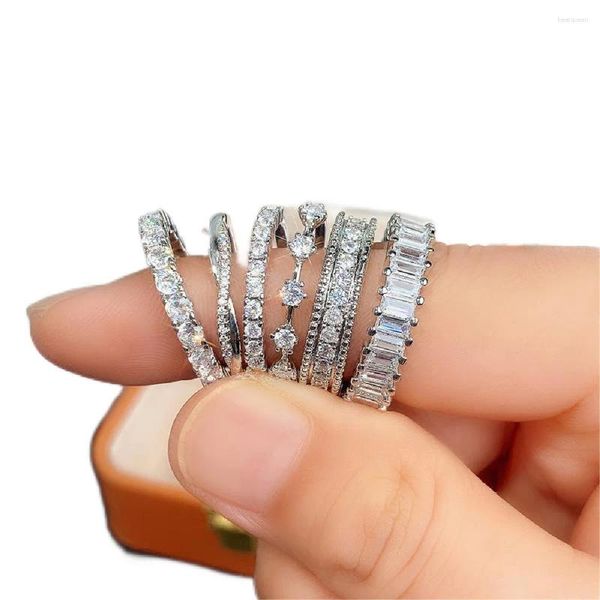 Anéis de casamento Chegada Luxo Conjunto completo de zircônia cúbica Anel feminino banhado a platina Acessório elegante para todas as ocasiões de alta qualidade