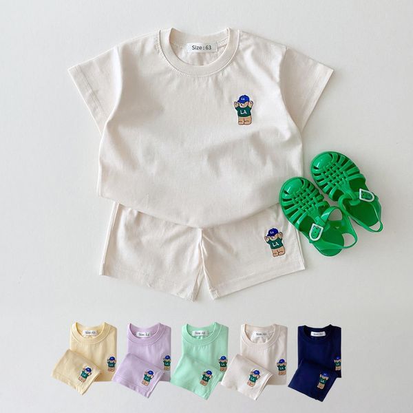 Roupas conjuntos de roupas coreanas menino de verão roupas de verão bordadas urso tees coloridos t camisetas soltas terno 2pcs pack garotas 230412