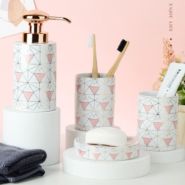 Set di accessori per il bagno Kit per toilette per bagno in ceramica nordica creativa Famiglia El Tazza a quattro pezzi Coppia Spazzolino da denti