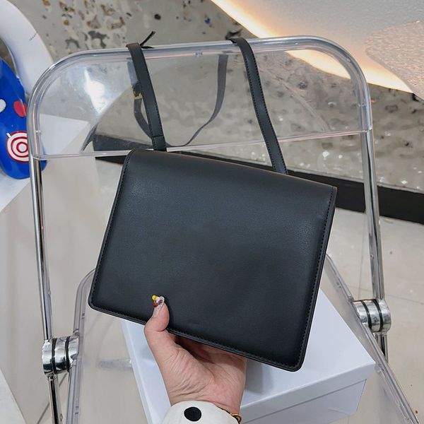 2023 Mini zaino di lusso Borsa di design con patta in metallo Spalla elegante Classica vera pelle di alta qualità Borse per la spesa a conchiglia nera Crossbody Luxurys