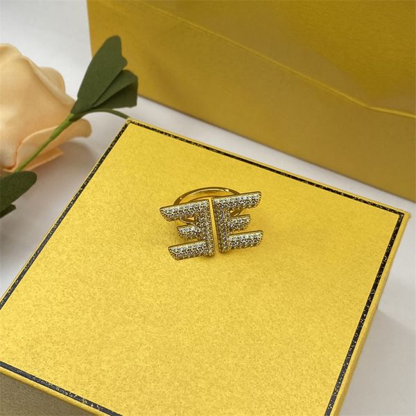 Роскошная дизайнер кольцо золотой женщины колец годовщины ювелирные изделия дизайнерские письма дизайн Lady Gift Open Ring с коробкой