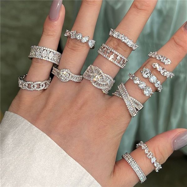 Lüks Tasarımcı Band Ring için Kadın Çar Diamond 925 STERLING Gümüş 5a Zirkonia Buzlu Yuvarlak Sqaure Kalp Takı Kadın Nişan Düğün Altın Yüzük Hediye Kutusu