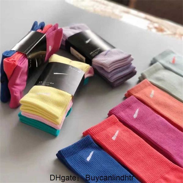 Menas de moda clássica Meias ganchos da marca colorido colorido masculino feminino feminino esportivo de meias de treinar pares de meia tubos médios esportes médios de luxo