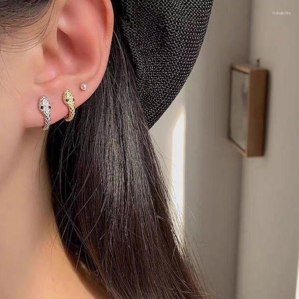Baumelnde Ohrringe Retro-Schlangenform für Männer und Frauen Leichtes Luxus-Nischen-Design Sense Of Ear Buckle Small Animal Rings