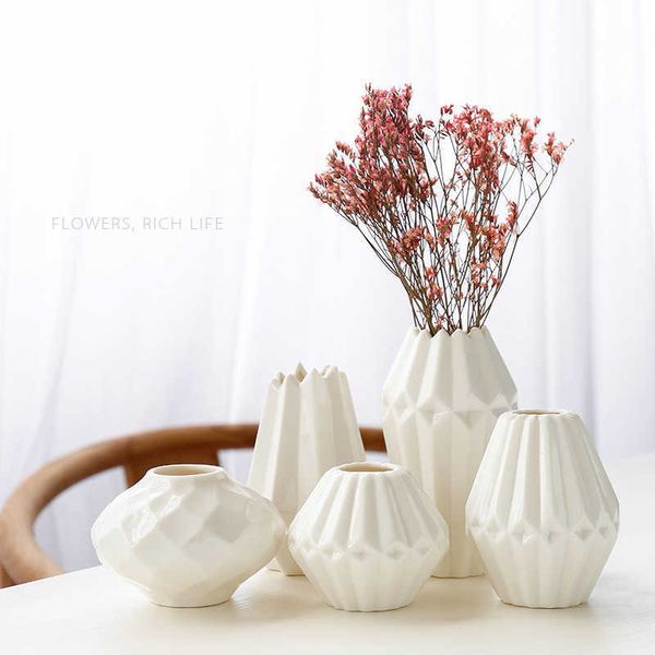 Vasos brancos pequenos vaso de flores de cerâmica Decoração para decoração de casa Flores secas Vasos Decoração da sala de estar Decoração de ano novo P230411