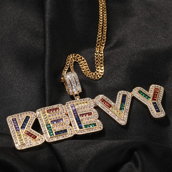 Bunte Anfangsbuchstaben Custom Name Anhänger Halskette Personalisierte Bling Prong Baguette Zirkonia CZ 18 Karat Echtgold Hip Hop DIY Jahrestag Schmuck für Männer Frauen