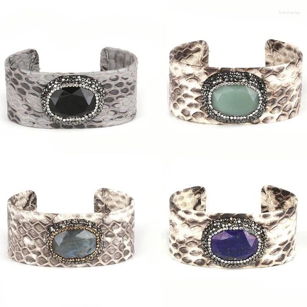 Bracciale rigido grande ovale multi colori con perline in pietra semipreziosa, con pavé di strass, polsino aperto avvolgente in vera pelle grigia per donna