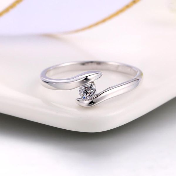 Cluster Rings Damen LightLuxury Style Zirkon Ring Top Einfach Kristall Silber Österreichisches Erinnerungsgeschenk in voller Größe