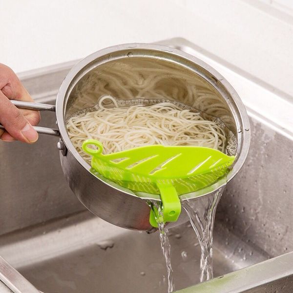 Scolapasta Filtri Attrezzo da cucina Snap-on a forma di foglia Scolapiatti Conservazione del riso Noodle di verdure Blocco filtro in plastica Filtro per la pulizia del riso Gadget