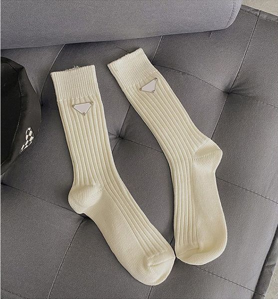 Designer meias meias pra meias mulheres designer meias longo curto impressão algodão feminino bordado novo branco preto lazer macio respirável masculino meias presente desi