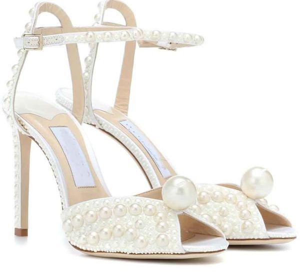 Eleganti scarpe da sposa da sposa Scarpe da donna Sacora Sandali bianchi Perle in pelle Marchi di lusso Tacchi alti Donna che cammina originale