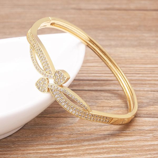 Bileklik Lüks CZ Kristal Altın Kaplama Çift Kalp Tasarımı Kadın Bilezik Kuff Bangle Düğün Bilek Mücevher Drop 231113