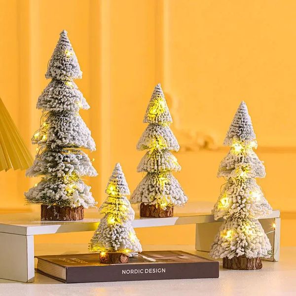 Decorazioni natalizie Albero di cedro floccato a forma di torre decorato piccolo pino su mini ornamenti in seta sisal 231113