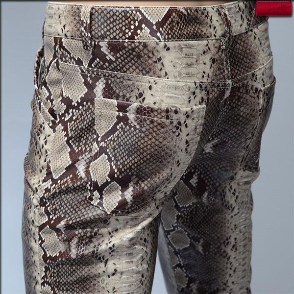 Moda Uomo Slim Faux Python Stampa serpente Pantaloni di pelle Personalità da uomo Pantaloni di pelle PU Chandal Maschio di alta qualità 201118193w