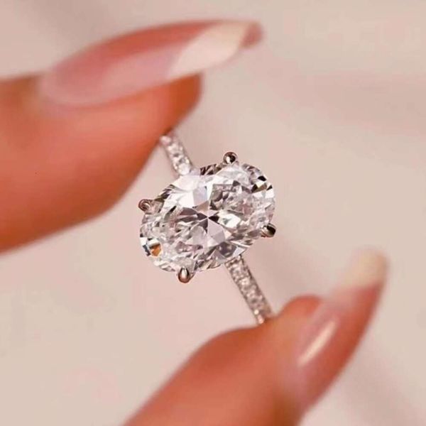 Tasarımcı yüzüğü yuing özel 18k beyaz altın d oval kesim moissanite kadın takı alyans nişan yüzüğü 5849
