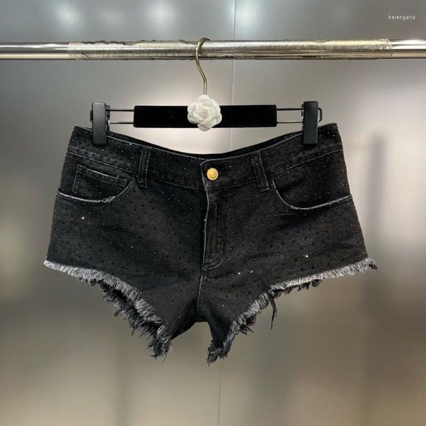 Coleta de shorts femininos ABSGD 2023 Coleção de verão Diamantes de cintura baixa rasgada Tassel Black Jeans Short Women Denim