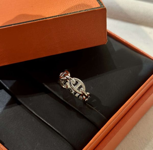 Luxurys banda anéis marca designer de alta qualidade s925 prata esterlina rosa nariz redondo círculo oco anel