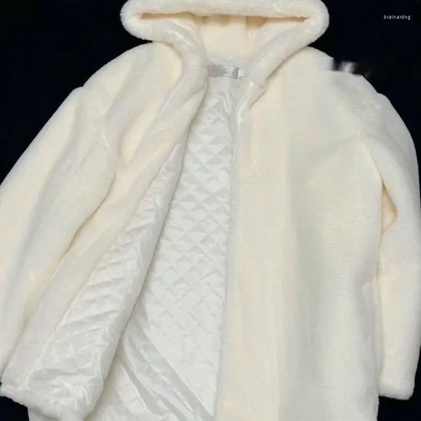Jaquetas femininas design sentido artificial casaco de pele de cordeiro inverno estilo coreano chique pequeno pelúcia doce branco casual urso com capuz jaqueta de algodão