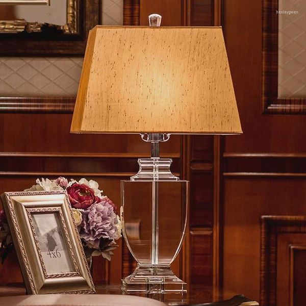 Masa lambaları Lüks modern lamba kristal kumaş abajur oturma odası abajur yatak odası soketi için tüm ülke kullanabilir