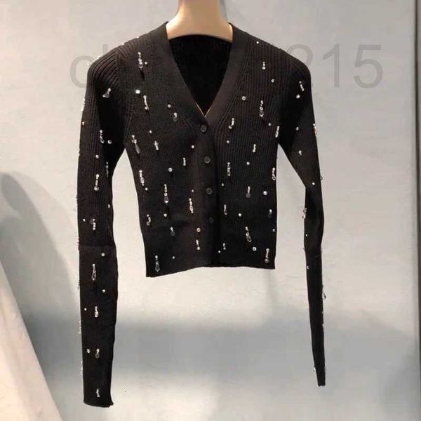 Suéteres femininos designer novo frisado diamante manga longa malha cardigan com decote em v versátil preto outono/inverno suéter ultra curto para mulheres IYEJ
