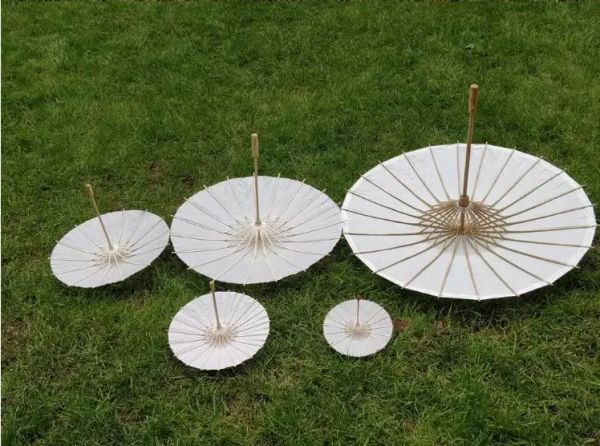 Klassische Fans Sonnenschirme Hochzeit Braut Sonnenschirme Weißer Papierschirm Holzgriff Japanisches Chinesisches Handwerk Regenschirme mit 60 cm Durchmesser