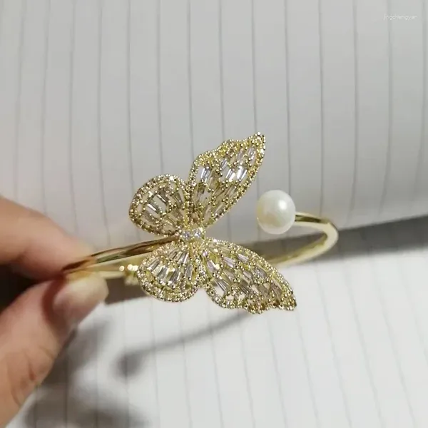 Bracciale rigido 2023 braccialetto a farfalla imitazione zircone squisito retrò vuoto per gioielli da donna