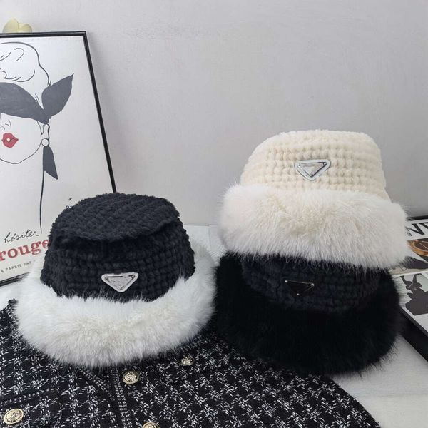 Ball Caps Il cappello da pescatore della famiglia P ha bordi in pelliccia spessa per tenersi al caldo in inverno. È una combinazione elegante e versatile di cappelli freddi da donna da uomo