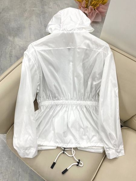 2023 Uomo Donna Designer Giacche Nylon Etichetta triangolare in metallo con cappuccio Abbigliamento protettivo dal sole Uomo Moda Streetwear Nero Bianco S-L FMV7