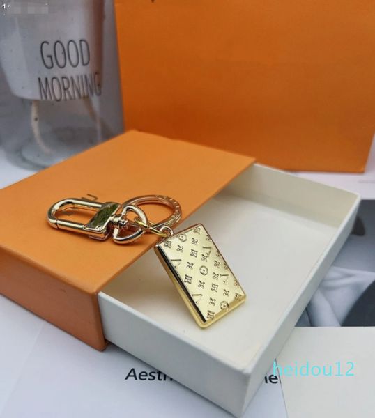 Der neue modische Luxus-Schlüsselanhänger mit goldenem Umschlag und Gürtel in der Originalverpackung