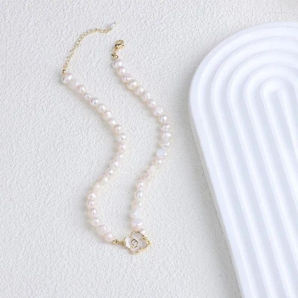 Anhänger Halsketten Minar Französische Süßwasserperlen Perlen für Frauen 14K Echt vergoldetes Kupfer Weiße Emaille Kamelienblume Halsband