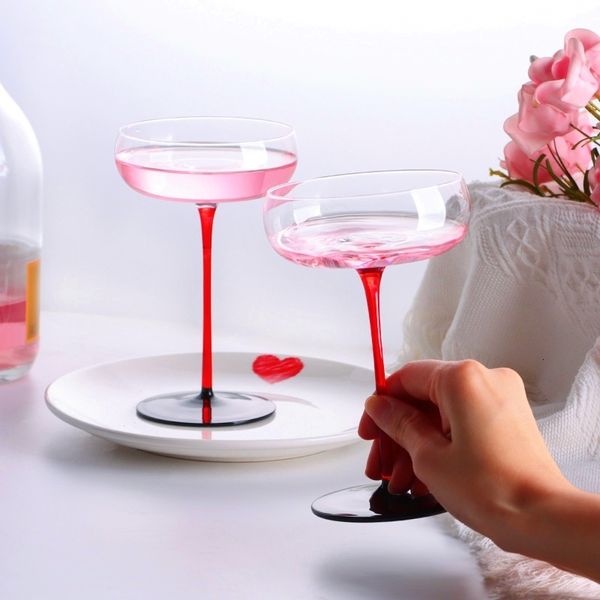 Bicchieri di cristallo Champagne Bicchieri da vino Stelo rosso Fondo nero Bella tazza da cocktail creativa Calice in vetro Martini Bicchieri Utensili da bar 230413