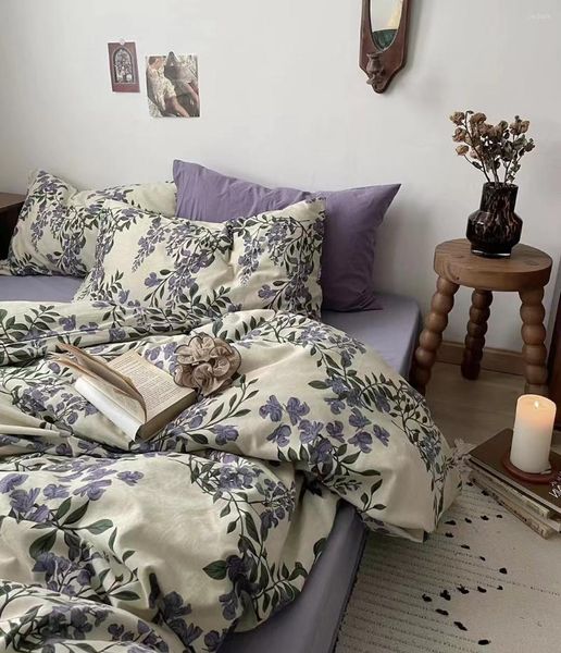 Defina a cama de cama de algodão retro pequeno flor pastoral pastoral lençal de cama francês de estilo francês Conjunto simples de dormitório de três peças