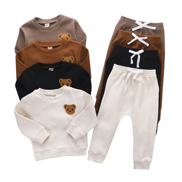 Set di abbigliamento Primavera / Estate Nuovo orso ricamato con medaglia da bambino Girocollo Felpa da notte + Costola lavorata a maglia Set servitore casual 231114