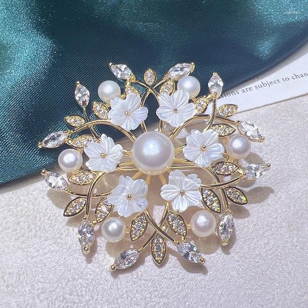 Broches camélia concha broche luz de alta qualidade luxo incrustado zircão corsage personalizado feminino com acessórios de pino de roupas