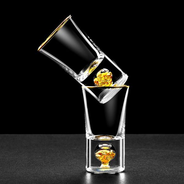 Bicchieri in cristallo dorato integrati in foglia d'oro 24K Sake Dispenser in vetro per liquore Vodka Spirit Sheezer Bicchieri da vino piccoli Tazza per bevande forti 230413