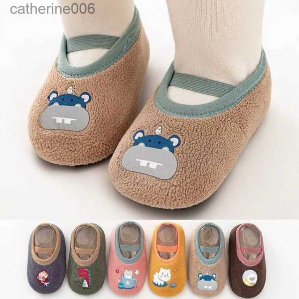 Slipper Baby Anti-Rutsch-Socken Neugeborene warme Krippe Bodenschuhe mit Gummisohle für Kinder Junge Kleinkind Fuß Mädchen Kleinkind Niedliche Kinder HausschuheL231114