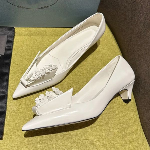 Novas bombas de flor de origami couro polido salto baixo apontado dedo do pé Slingbacks ballet flats sapatos slip-on mulheres designers de luxo vestido sapato com caixa entrega gratuita