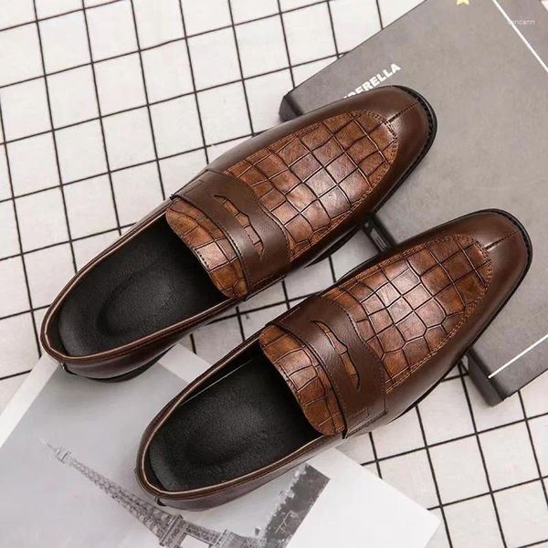 Sapatos de vestido masculino luxo negócios oxford couro estilo coreano moda casual versátil retro formal mocassins planos