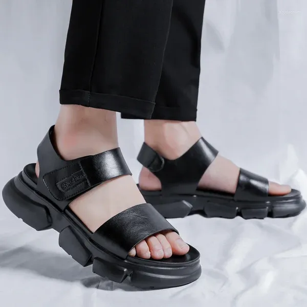 Тапочки мужские брендовые дизайнерские сандалии кожаные уличные пляжные резиновые мягкие массажные подошвы высокого качества черные римские