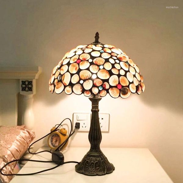 Lâmpadas de mesa Vintage Tiffany Lamp Shell artesanal de vitrais de vidro de vidro de mesa de cama de cama de cama de cama Mediterrâneo Luzes de estar decoração da sala