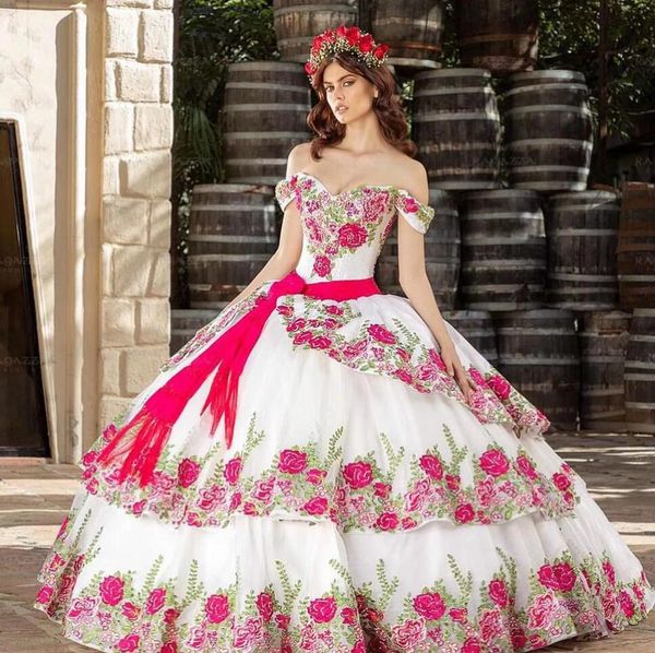 Meninas mexicanas vestidos de quinceanera brancos com bordado floral Charro fora do ombro Corset Prom Vestidos de 15 Anos