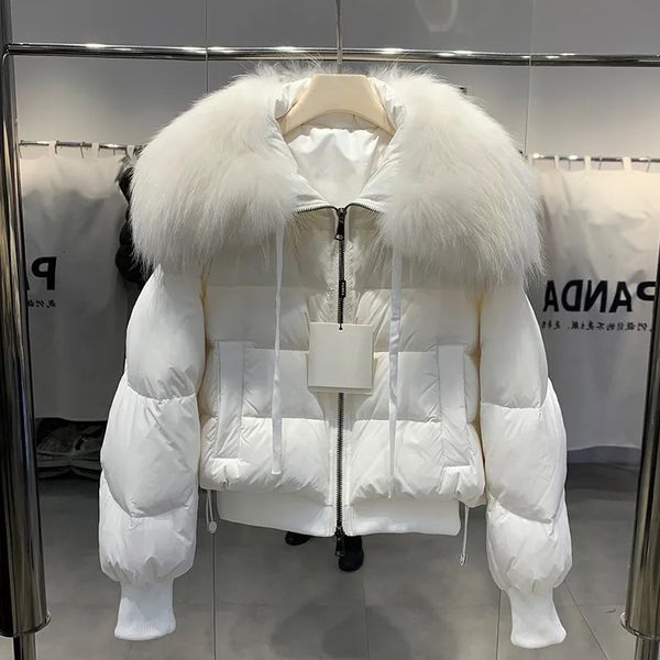 Mulheres Down Parkas Lagabogy Winter Puffer Jacket Mulheres Grosso Quente Curto Parkas Real Natural Raccoon Fur Feminino Solto 90% Pato Branco Down Coat 231114