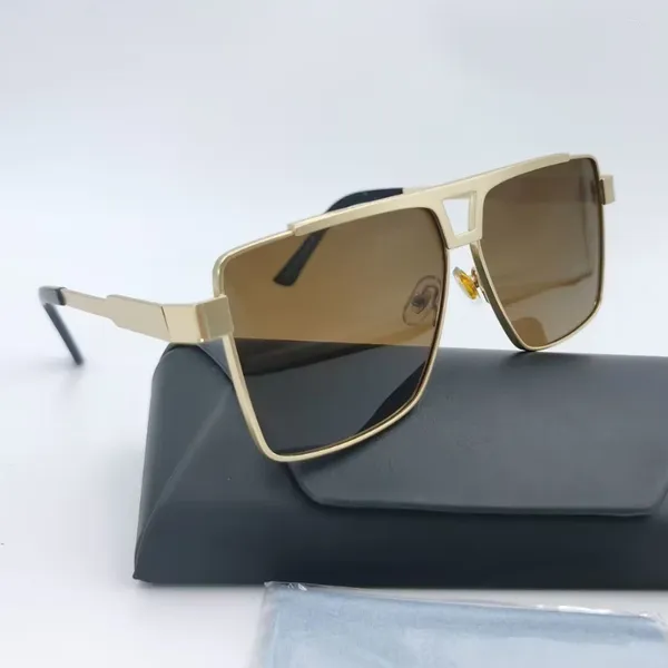 Güneş Gözlüğü 2024 Modaya Moda Pilot Kadın Erkekler Tasarımcısı Metal Klasik Vintage gözlükler Kadın Erkek UV400 Gözleri